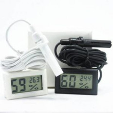 Термометр цифровой врезной Измерение температуры (-50 до +70°С); влажности (10-99%), выносной датчик 1.0м Питание от 2xG13(в комплекте демонстарционные)