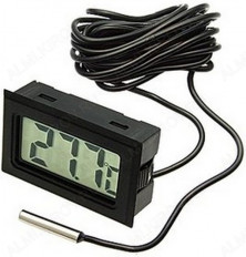 Термометр цифровой HT-1 (черный) врезной Измерение температуры от -50 до +120°С; выносной датчик 2.0м Питание от 1xG13(в комплекте)