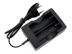 Зарядное устройство (22533) для 1-2 шт Li-ion аккум., 3.7 V, 18650..., сеть 220V для аккум. 18650, LED индикатор заряда